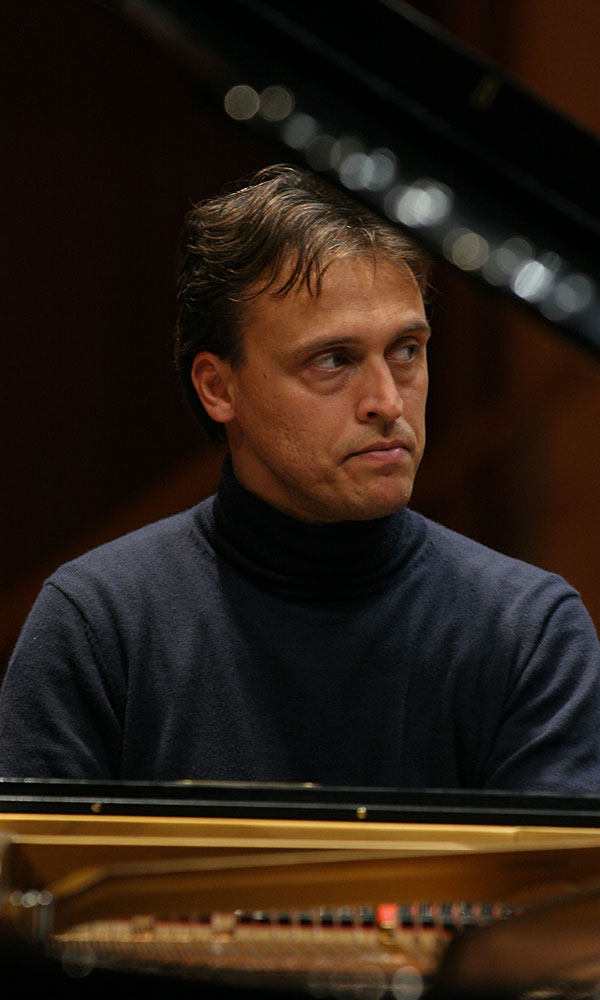 Lorenzo Di Bella (Italia) Lorenzo Di Bella (Italia)